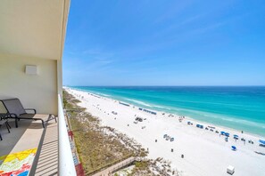 Lejlighed - flere senge (Majestic Beach Towers 2-901) | Strand | På stranden