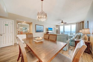 ์ฝ๋, ์นจ๋(์ฌ๋ฌ ๊ฐ) (Majestic Beach Towers 2-901) | ๋ค์ด๋