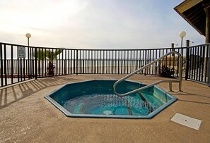 Leilighet, flere senger (Summerhouse 106B) | Utendørs boblebad