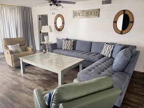 Leilighet, flere senger (Summerhouse 106B) | Oppholdsområde | TV