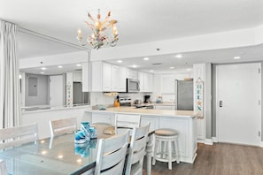 Condo, várias camas (SunDestin 818) | Opções para refeição