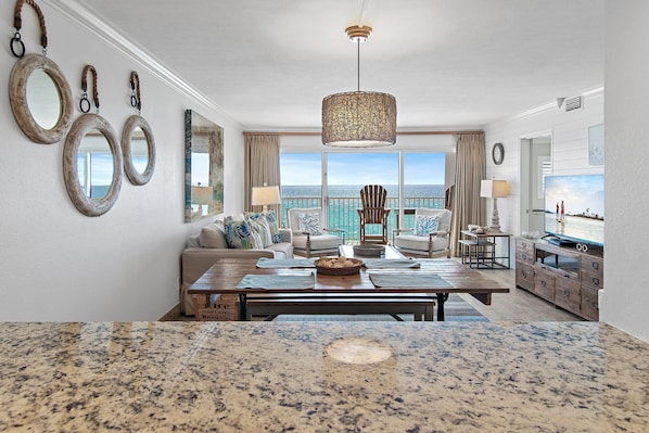 Condo, Plusieurs lits (Beach House 603D- Rest Ashore) | Aire de séjour | Téléviseur