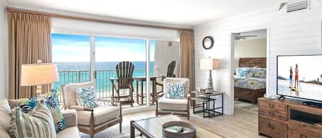 Appart'hôtel, plusieurs lits (Beach House 603D- Rest Ashore) | Coin séjour