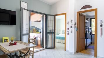 2 bedrooms, iron/ironing board, bed sheets