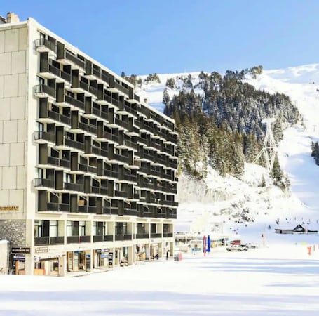 Exterior. Apartment 'Superbe Studio Idéalement Situé À Flaine Forum' with Mountain View and Balcony