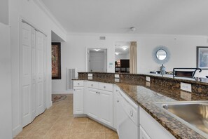Private kitchen - Tidewater 901 (Panama City Beach)