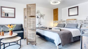 Iron/ironing board, free WiFi, bed sheets
