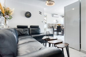 TV - Apartment 'Carpe Diem' with Shared Pool, Wi-Fi and Air Conditioning (Alicante (Alacant))