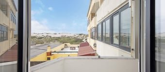 Apartment 'Pé Na Areia' with Sea View, Balcony and Wi-Fi
