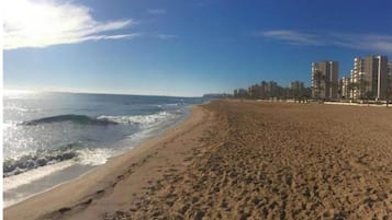 Una playa cerca