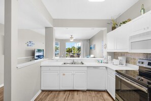 Private kitchen - Destin West Gulfside #212 (Fort Walton Beach)