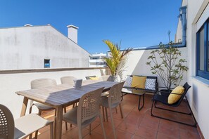 Outdoor dining - Holiday Home 'My Beach House Esposende' with Sea View, Wi-Fi and Air Conditioning (Esposende)