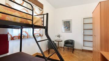 2 bedrooms, iron/ironing board, free WiFi, bed sheets