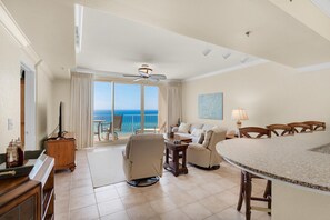 Leilighet, 1 kingsize-seng med sovesofa (Shores of Panama 1313) | Oppholdsområde | TV