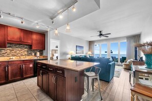Condo, varias camas (Laketown Wharf 1627) | Interior