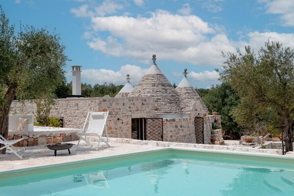 Pool - Villa 'Trulli Di Titti Countryhouse' with Private Garden, Wi-Fi and Air Conditioning (Castellana Grotte)