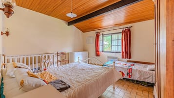 1 soverom, strykejern/-brett og sengetøy