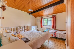 1 bedroom, iron/ironing board, bed sheets