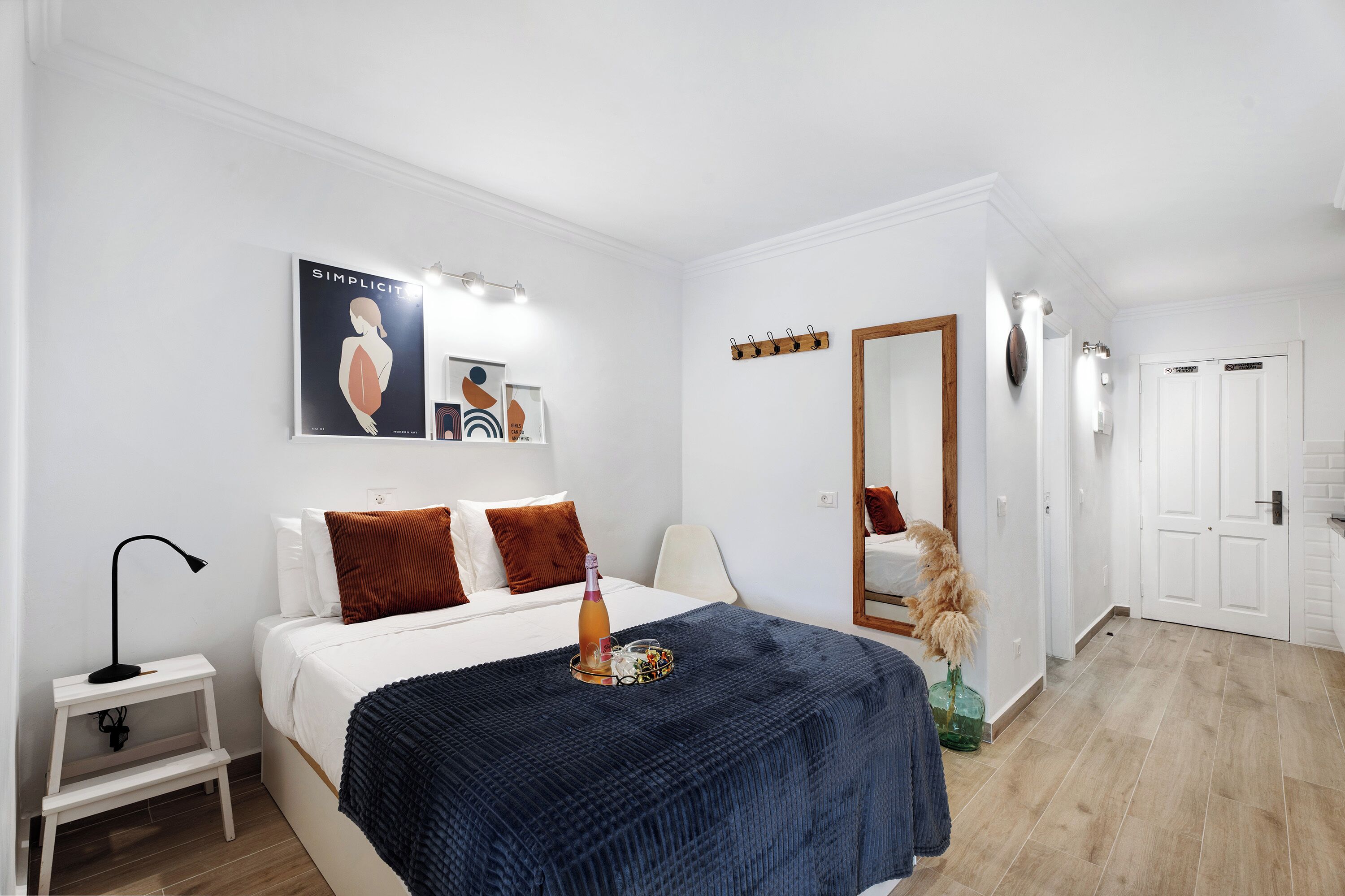 1 chambre, fer et planche à repasser, Wi-Fi gratuit, draps fournis