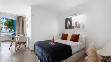 1 slaapkamer, een strijkplank/strijkijzer, gratis wifi, beddengoed