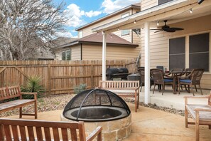 Outdoor dining - Tranquility - A Birdy Vacation Rental (San Antonio)