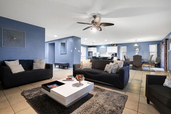 Smart TV, video games - Tranquility - A Birdy Vacation Rental (San Antonio)