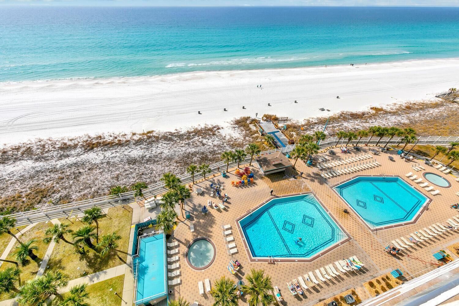 Leilighet, 1 kingsize-seng med sovesofa (The Summit 1323) | Basseng | Utendørsbasseng og et oppvarmet basseng