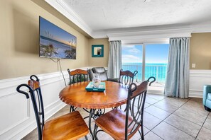 Apartamento, 1 cama de matrimonio grande con sofá cama (The Summit 1323) | Restauración