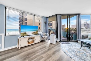 Living area - Sunbird 412e (Panama City Beach)