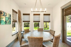 Hus - flere senge (Shore Thing Getaway) | Spiseområde