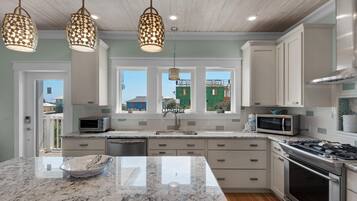 House, Multiple Beds (Tangri-La) | Private kitchen | Oven, toaster