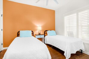 Maison, 1 très grand lit et 1 canapé-lit (Pearl Flamingo)