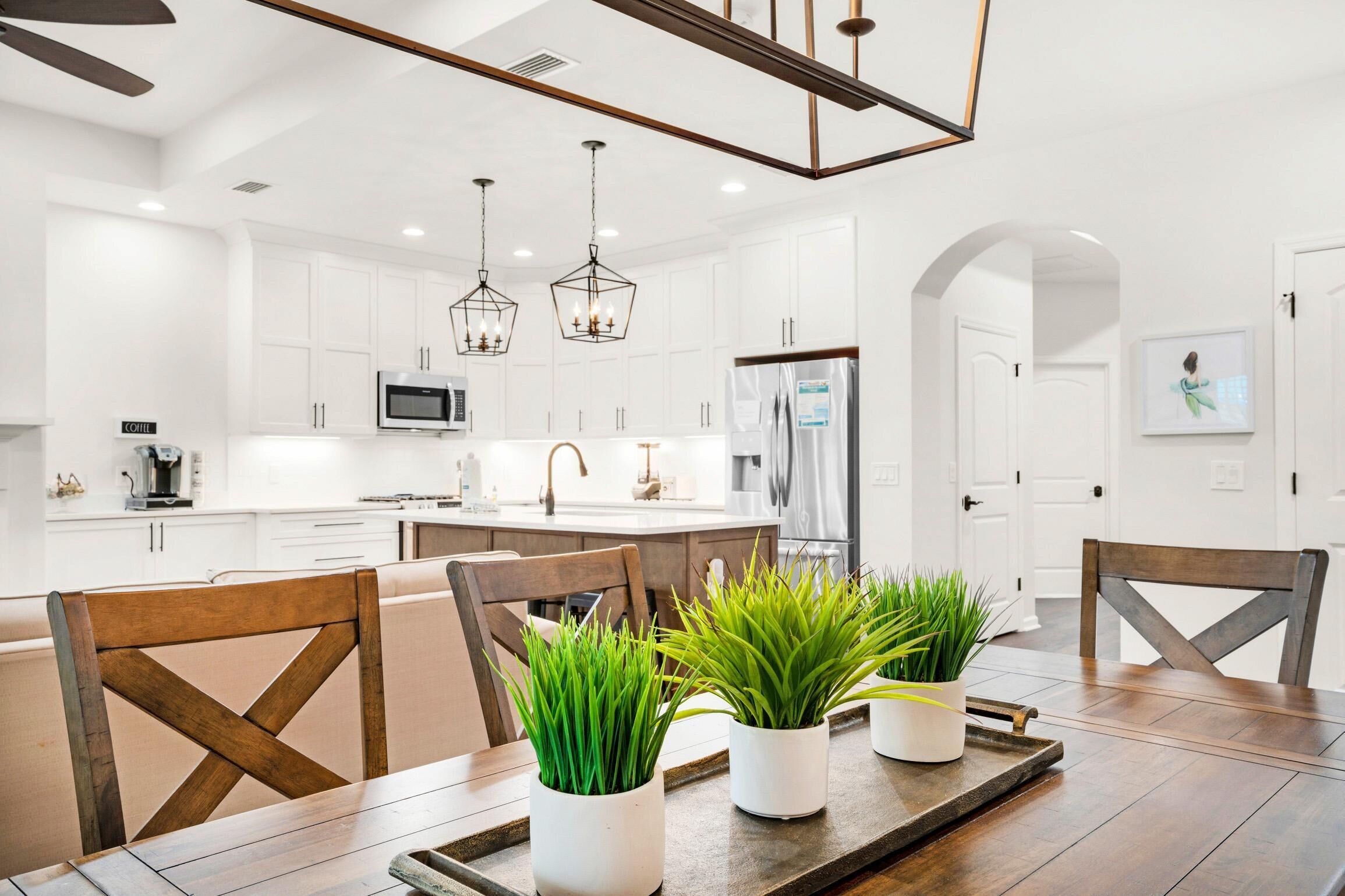 House, 1 King Bed with Sofa bed (Pearl Flamingo) | Dining