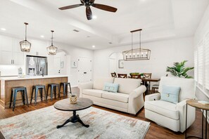 Maison, 1 très grand lit et 1 canapé-lit (Pearl Flamingo) | Coin séjour