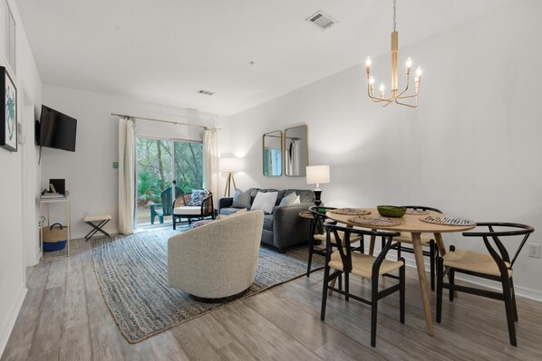 Appartement, Meerdere bedden (Heron's Watch Way 4104- Coach's Sand ) | Woonruimte | Televisie