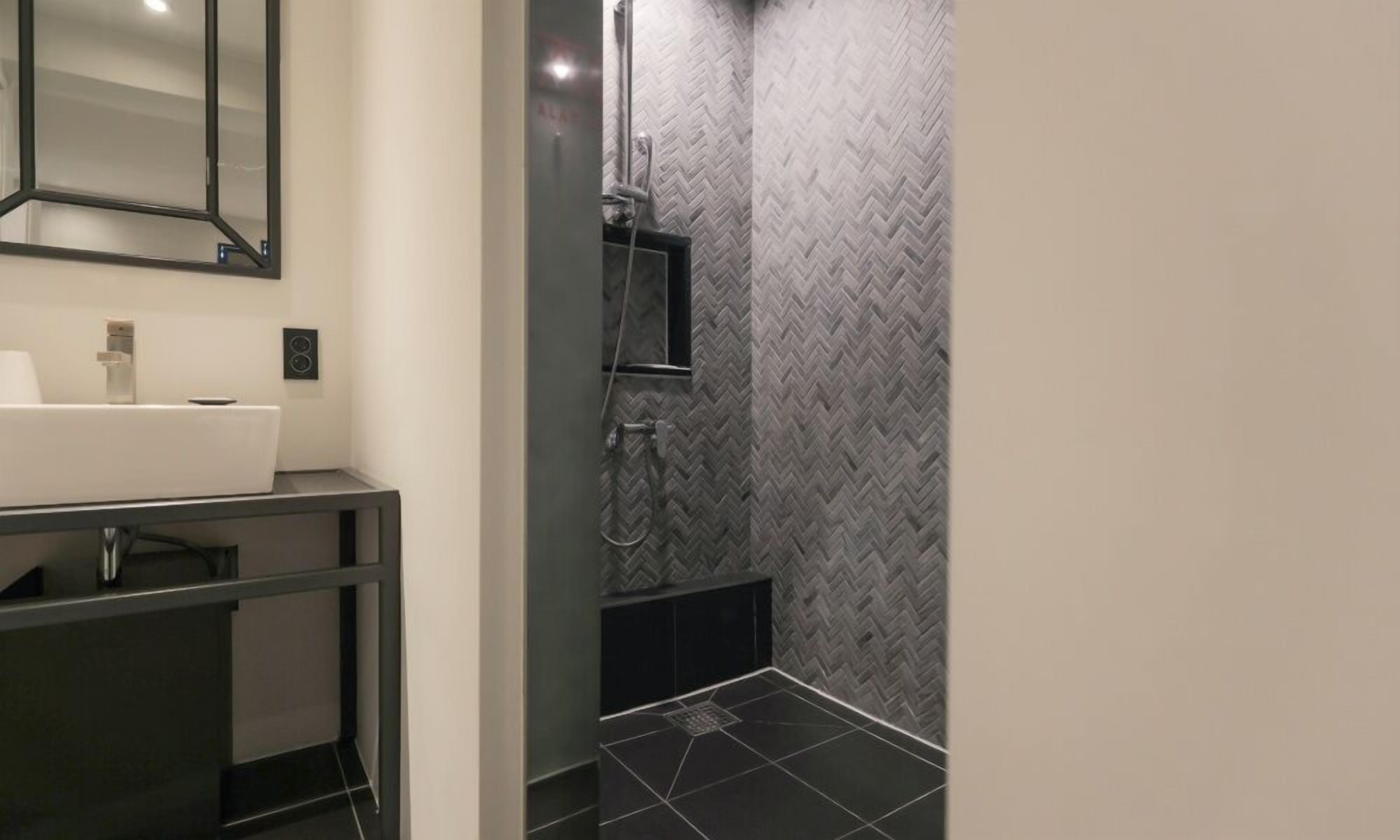 Premium Double Room | Bathroom | Shower, free toiletries, hair dryer, bathrobes
