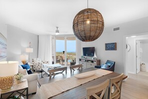 公寓客房, 1 張特大雙人床及 1 張梳化床 (Palms Resort #2711 Jr. 2BR) | 客廳 | 電視