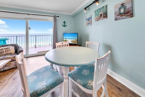 Condo, 1 cama King e sofá-cama (The Summit 924) | Opções para refeição
