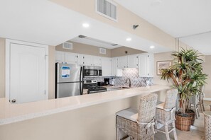 Condo, várias camas (Mainsail 213) | Cozinha privada | Fogão, torradeira