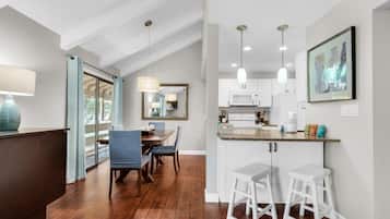 Bloc d'apartaments, 1 llit de matrimoni gran (Sweet Magnolia) | Servei de restauració