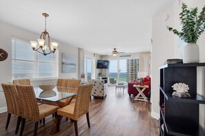 公寓客房, 多張床 (Ariel Dunes I 1101) | 起居區 | 電視