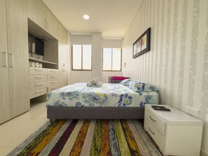 3 habitaciones, tabla de planchar con plancha, wifi y ropa de cama 