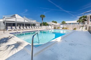 Condo, 1 cama King e sofá-cama (Southwind A-3 - Fleur De Sea) | Piscina | Piscina externa, piscina aquecida