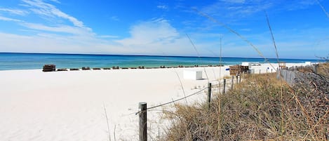 Appart'hôtel, 1 très grand lit et 1 canapé-lit (Southwind A-3 - Fleur De Sea) | Plage