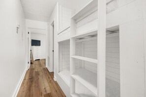 Condo, 1 cama King size y sofá cama (Southwind A-3 - Fleur De Sea) | 1 habitación y wifi 