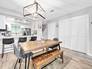 Huis, meerdere bedden (Portside R4) | Dineren