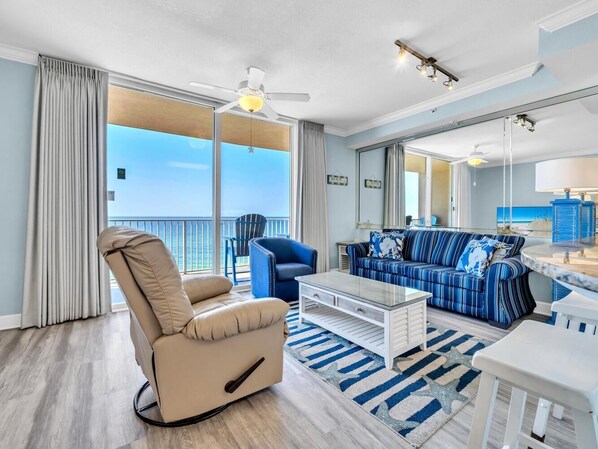 Leilighet, 1 kingsize-seng med sovesofa (Tidewater 607) | Oppholdsområde | TV