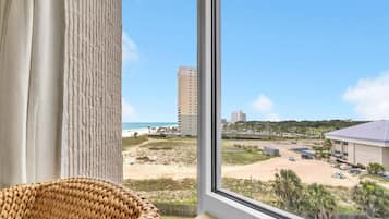 Studio, 2 Queen Beds (Top of the Gulf 610) | Interior