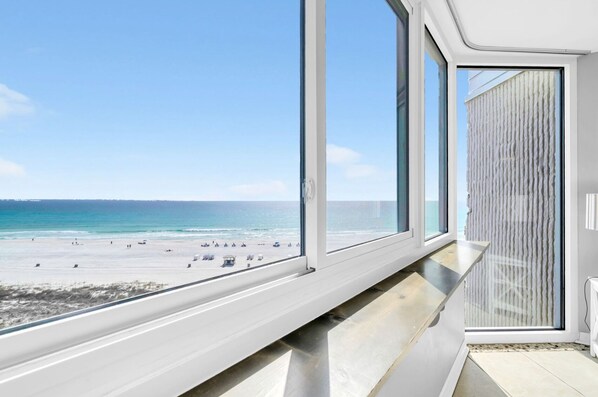 Studio, 2 Queen Beds (Top of the Gulf 813) | Interior