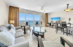 Living area - Emerald Beach 1033 (Panama City Beach)